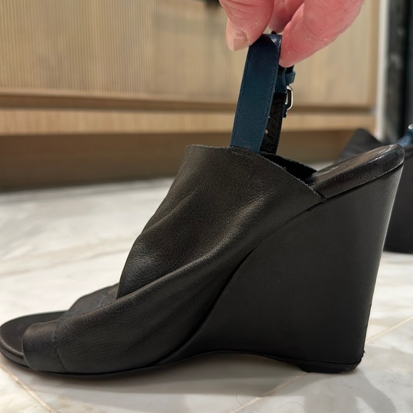 Balenciaga leather sling back wedges - Picture 3 of 5